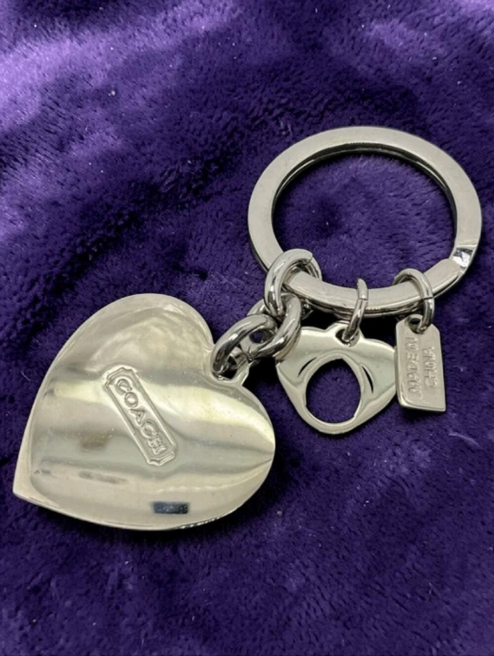 Coach Vintage Poppy Multi Graffiti Enamel Heart Keychain - Picture 3 of 3
